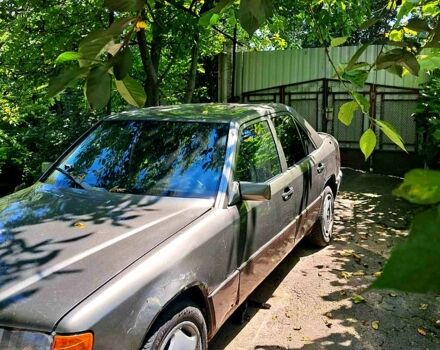 Серый Мерседес Е-Класс, объемом двигателя 2.3 л и пробегом 369 тыс. км за 500 $, фото 4 на Automoto.ua