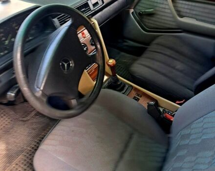 Серый Мерседес Е-Класс, объемом двигателя 2.3 л и пробегом 369 тыс. км за 500 $, фото 1 на Automoto.ua