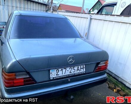 Сірий Мерседес Е-Клас, об'ємом двигуна 3 л та пробігом 300 тис. км за 3500 $, фото 3 на Automoto.ua