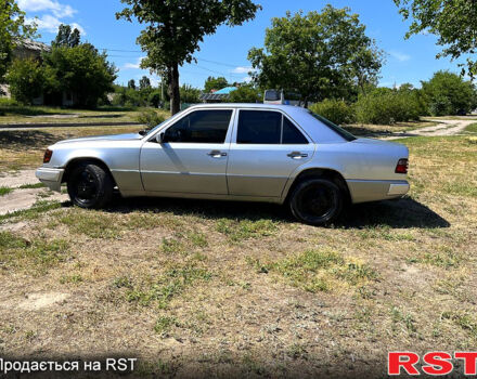 Серый Мерседес Е-Класс, объемом двигателя 2.6 л и пробегом 300 тыс. км за 1500 $, фото 3 на Automoto.ua