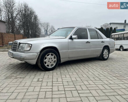 Сірий Мерседес Е-Клас, об'ємом двигуна 2.2 л та пробігом 300 тис. км за 1700 $, фото 1 на Automoto.ua