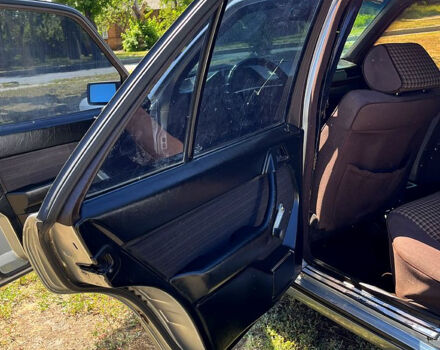 Серый Мерседес Е-Класс, объемом двигателя 2.6 л и пробегом 300 тыс. км за 1500 $, фото 8 на Automoto.ua