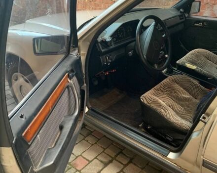 Серый Мерседес Е-Класс, объемом двигателя 2.6 л и пробегом 265 тыс. км за 1800 $, фото 7 на Automoto.ua