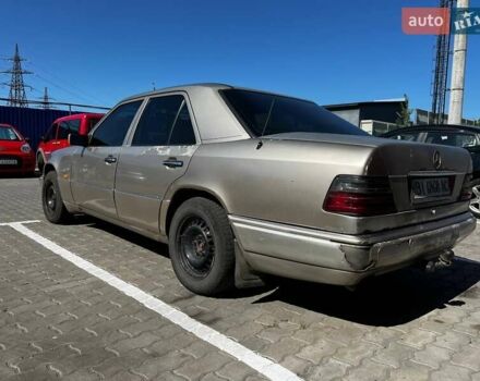 Мерседес Е-Класс 1986 в Полтаве на Automoto.ua Серый Мерседес Е-Класс, объемом двигателя 3 л и пробегом 443 тыс. км за 1800 $, фото 4 на Automoto.ua