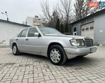 Сірий Мерседес Е-Клас, об'ємом двигуна 2.2 л та пробігом 300 тис. км за 1700 $, фото 5 на Automoto.ua