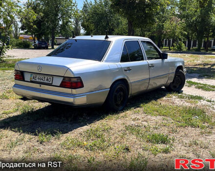 Серый Мерседес Е-Класс, объемом двигателя 2.6 л и пробегом 300 тыс. км за 1500 $, фото 1 на Automoto.ua