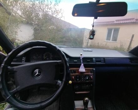 Серый Мерседес Е-Класс, объемом двигателя 3 л и пробегом 480 тыс. км за 1900 $, фото 7 на Automoto.ua