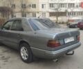 Серый Мерседес Е-Класс, объемом двигателя 3 л и пробегом 300 тыс. км за 2100 $, фото 1 на Automoto.ua