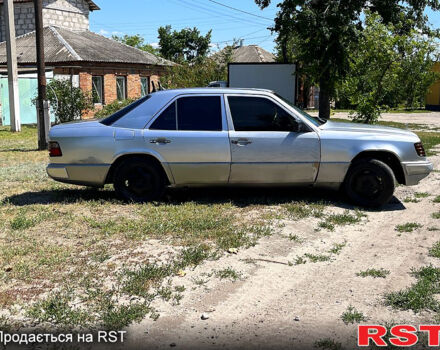 Серый Мерседес Е-Класс, объемом двигателя 2.6 л и пробегом 300 тыс. км за 1500 $, фото 2 на Automoto.ua