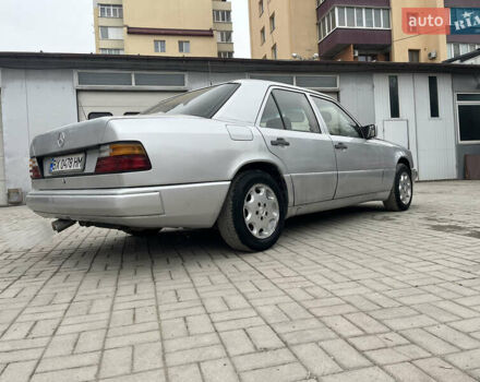 Сірий Мерседес Е-Клас, об'ємом двигуна 2.2 л та пробігом 300 тис. км за 1700 $, фото 2 на Automoto.ua