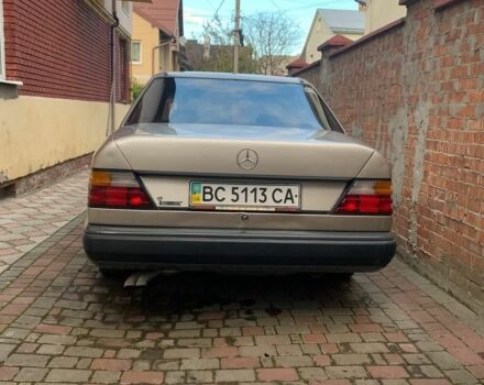 Серый Мерседес Е-Класс, объемом двигателя 2.6 л и пробегом 265 тыс. км за 1800 $, фото 3 на Automoto.ua