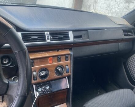 Сірий Мерседес Е-Клас, об'ємом двигуна 2 л та пробігом 111 тис. км за 1500 $, фото 6 на Automoto.ua