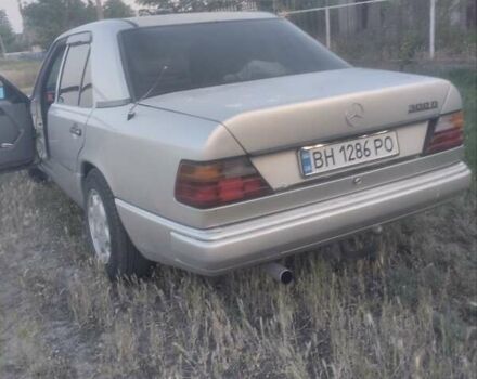 Серый Мерседес Е-Класс, объемом двигателя 3 л и пробегом 300 тыс. км за 2100 $, фото 8 на Automoto.ua