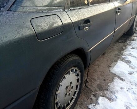 Серый Мерседес Е-Класс, объемом двигателя 2.3 л и пробегом 274 тыс. км за 2200 $, фото 7 на Automoto.ua