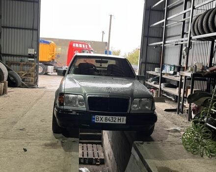 Сірий Мерседес Е-Клас, об'ємом двигуна 2.6 л та пробігом 3 тис. км за 1500 $, фото 3 на Automoto.ua