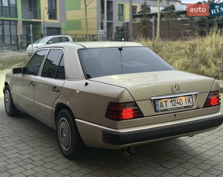 Серый Мерседес Е-Класс, объемом двигателя 2.5 л и пробегом 334 тыс. км за 2399 $, фото 7 на Automoto.ua