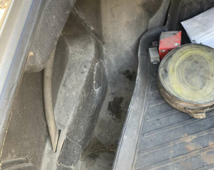 Серый Мерседес Е-Класс, объемом двигателя 2.5 л и пробегом 302 тыс. км за 2500 $, фото 18 на Automoto.ua