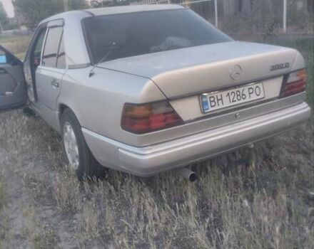 Серый Мерседес Е-Класс, объемом двигателя 3 л и пробегом 300 тыс. км за 2100 $, фото 7 на Automoto.ua