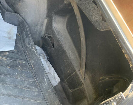 Серый Мерседес Е-Класс, объемом двигателя 2.5 л и пробегом 302 тыс. км за 2500 $, фото 17 на Automoto.ua