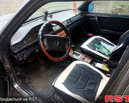 Серый Мерседес Е-Класс, объемом двигателя 2.6 л и пробегом 111 тыс. км за 2500 $, фото 2 на Automoto.ua