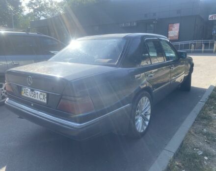 Сірий Мерседес Е-Клас, об'ємом двигуна 2 л та пробігом 111 тис. км за 1500 $, фото 3 на Automoto.ua