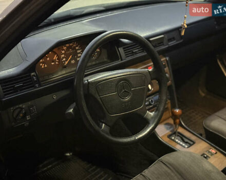 Серый Мерседес Е-Класс, объемом двигателя 2.5 л и пробегом 334 тыс. км за 2399 $, фото 26 на Automoto.ua