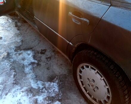 Серый Мерседес Е-Класс, объемом двигателя 2.3 л и пробегом 274 тыс. км за 2200 $, фото 4 на Automoto.ua