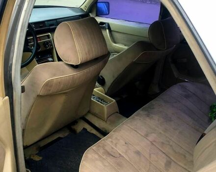 Серый Мерседес Е-Класс, объемом двигателя 2.3 л и пробегом 350 тыс. км за 1350 $, фото 6 на Automoto.ua