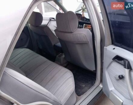 Серый Мерседес Е-Класс, объемом двигателя 2 л и пробегом 350 тыс. км за 1900 $, фото 2 на Automoto.ua