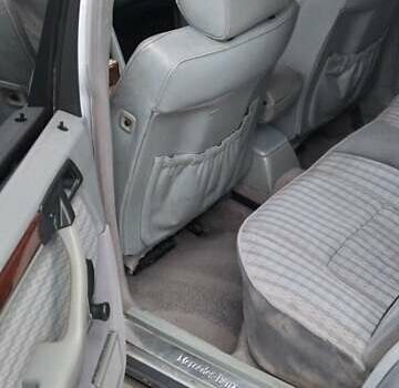 Сірий Мерседес Е-Клас, об'ємом двигуна 2 л та пробігом 400 тис. км за 2450 $, фото 23 на Automoto.ua