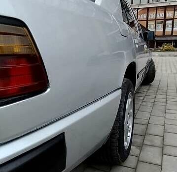 Сірий Мерседес Е-Клас, об'ємом двигуна 2 л та пробігом 400 тис. км за 2450 $, фото 6 на Automoto.ua