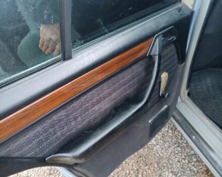 Мерседес Е-Класс 1988 в Борисполе на Automoto.ua Серый Мерседес Е-Класс, объемом двигателя 2.3 л и пробегом 270 тыс. км за 2500 $, фото 3 на Automoto.ua