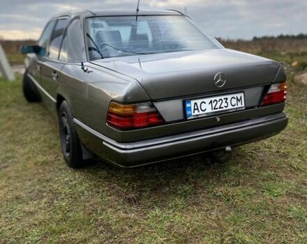 Сірий Мерседес Е-Клас, об'ємом двигуна 3 л та пробігом 500 тис. км за 1750 $, фото 1 на Automoto.ua