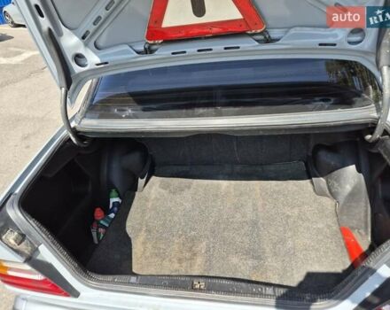 Сірий Мерседес Е-Клас, об'ємом двигуна 2 л та пробігом 270 тис. км за 2800 $, фото 9 на Automoto.ua