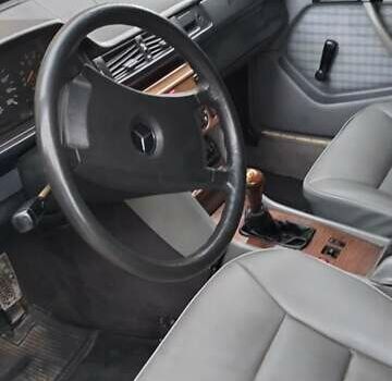 Сірий Мерседес Е-Клас, об'ємом двигуна 2 л та пробігом 400 тис. км за 2450 $, фото 22 на Automoto.ua