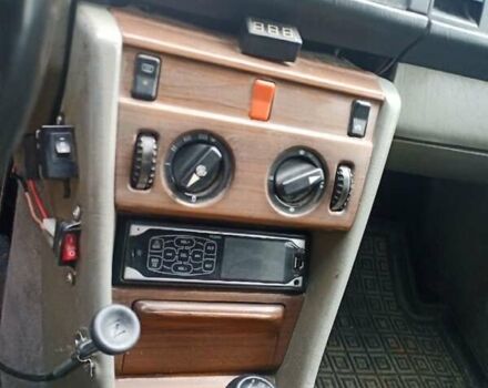 Мерседес Е-Класс 1988 в Борисполе на Automoto.ua Серый Мерседес Е-Класс, объемом двигателя 2.3 л и пробегом 270 тыс. км за 2500 $, фото 14 на Automoto.ua