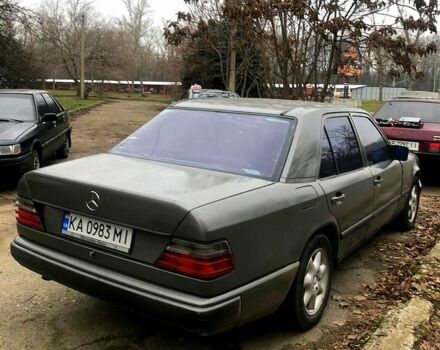 Серый Мерседес Е-Класс, объемом двигателя 2.3 л и пробегом 350 тыс. км за 1350 $, фото 3 на Automoto.ua