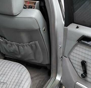 Сірий Мерседес Е-Клас, об'ємом двигуна 2 л та пробігом 400 тис. км за 2450 $, фото 24 на Automoto.ua