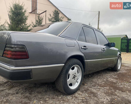 Серый Мерседес Е-Класс, объемом двигателя 3 л и пробегом 407 тыс. км за 4500 $, фото 4 на Automoto.ua