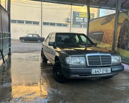 Серый Мерседес Е-Класс, объемом двигателя 2 л и пробегом 350 тыс. км за 1900 $, фото 3 на Automoto.ua