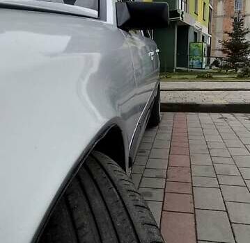 Сірий Мерседес Е-Клас, об'ємом двигуна 2 л та пробігом 400 тис. км за 2450 $, фото 12 на Automoto.ua