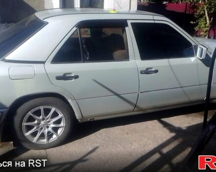 Сірий Мерседес Е-Клас, об'ємом двигуна 2 л та пробігом 300 тис. км за 1200 $, фото 2 на Automoto.ua