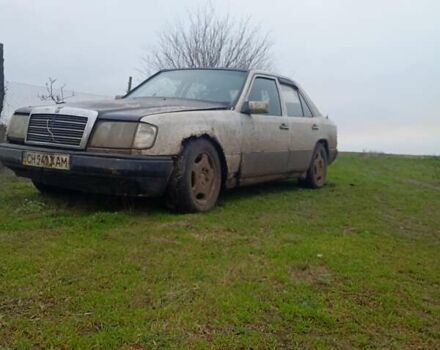 Серый Мерседес Е-Класс, объемом двигателя 2 л и пробегом 200 тыс. км за 700 $, фото 3 на Automoto.ua