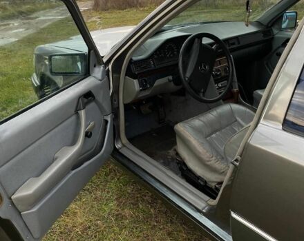 Сірий Мерседес Е-Клас, об'ємом двигуна 3 л та пробігом 500 тис. км за 1750 $, фото 6 на Automoto.ua