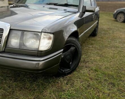 Сірий Мерседес Е-Клас, об'ємом двигуна 3 л та пробігом 500 тис. км за 1750 $, фото 3 на Automoto.ua