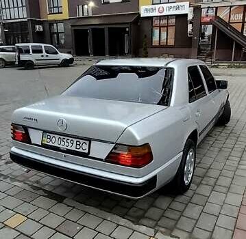 Сірий Мерседес Е-Клас, об'ємом двигуна 2 л та пробігом 400 тис. км за 2450 $, фото 4 на Automoto.ua