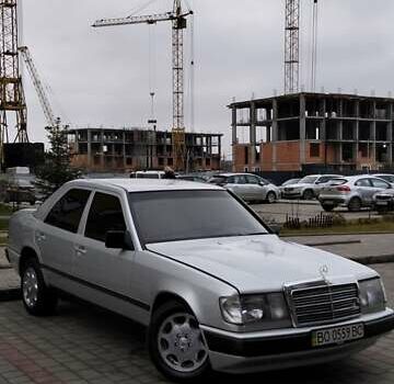 Сірий Мерседес Е-Клас, об'ємом двигуна 2 л та пробігом 400 тис. км за 2450 $, фото 2 на Automoto.ua