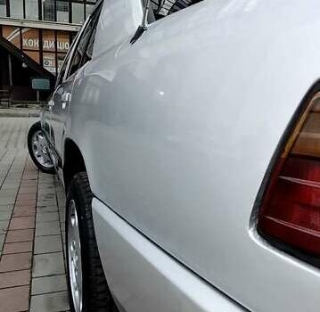 Сірий Мерседес Е-Клас, об'ємом двигуна 2 л та пробігом 400 тис. км за 2450 $, фото 14 на Automoto.ua