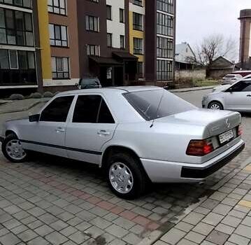 Сірий Мерседес Е-Клас, об'ємом двигуна 2 л та пробігом 400 тис. км за 2450 $, фото 5 на Automoto.ua