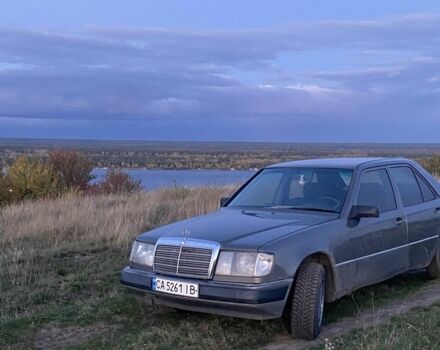 Серый Мерседес Е-Класс, объемом двигателя 2.6 л и пробегом 300 тыс. км за 1800 $, фото 2 на Automoto.ua